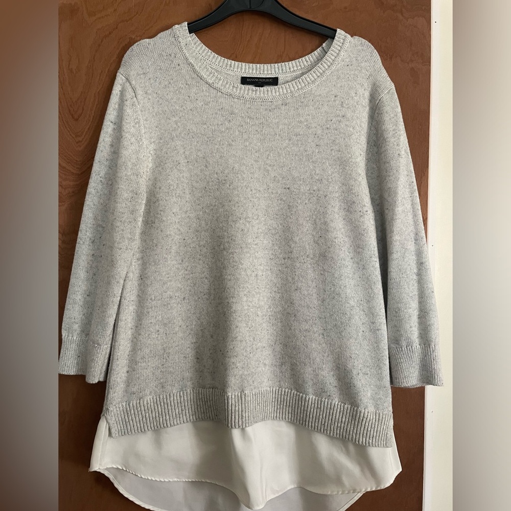Banana Republic Light Gray Crew Neck Sweater w layered bottom